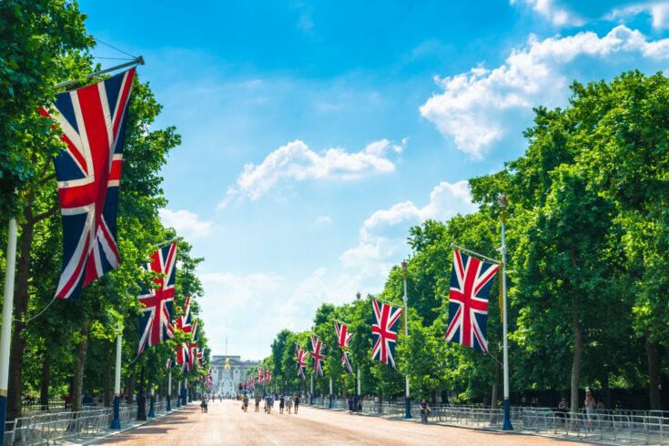 Tourists on The Mall walking towards Buckingham Palace