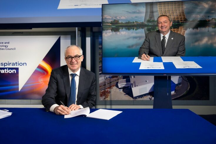 STFC’s Executive Chair, Professor Mark Thomson and the Director of Fermilab, Dr Nigel Lockyer sign the agreement detailing how the organisations will collaborate to build the one of the world’s most powerful linear accelerators.