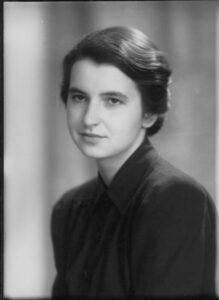 Black and white photo of Rosalind Franklin