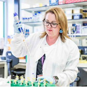 Professor Amanda Carr working a lab.
